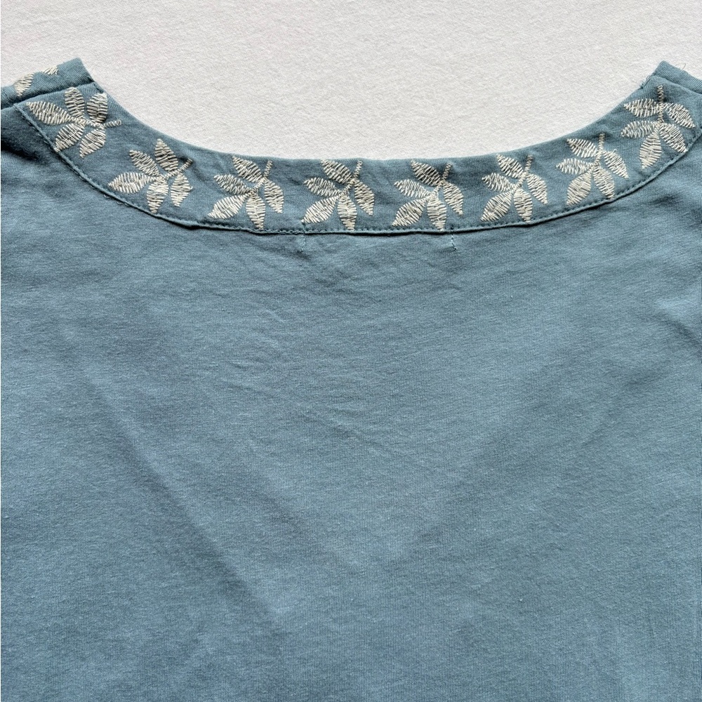 BCBGMaxAzria Light Blue V-Neck Embroidered Tunic with Cream Lace - Picture 6 of 8